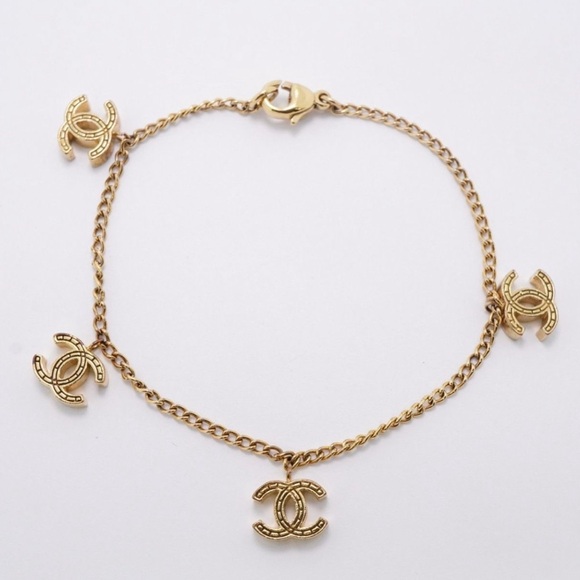 /traded/Chanel Matelasse CC Charm Bracelet in Gold Tone - Picture 2 of 16